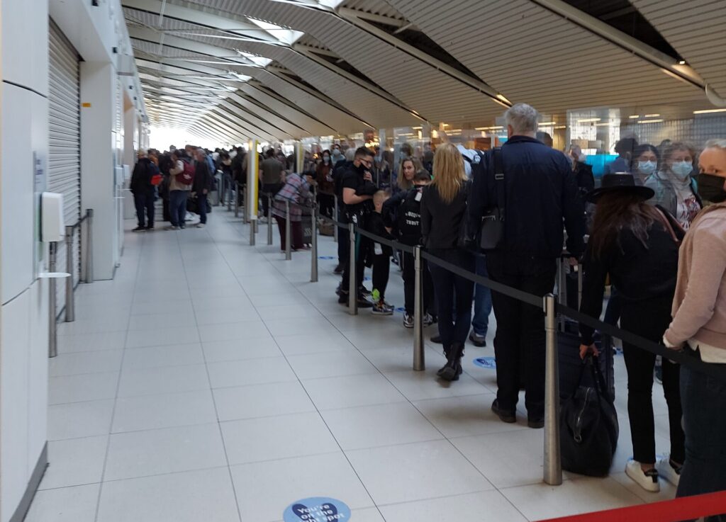 Schiphol security delays
