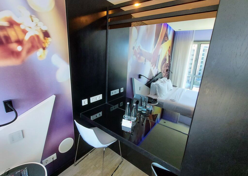 HX Fenix Music Desk Area