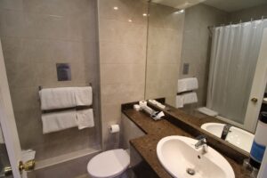 The Ardilaun Hotel - Bathroom