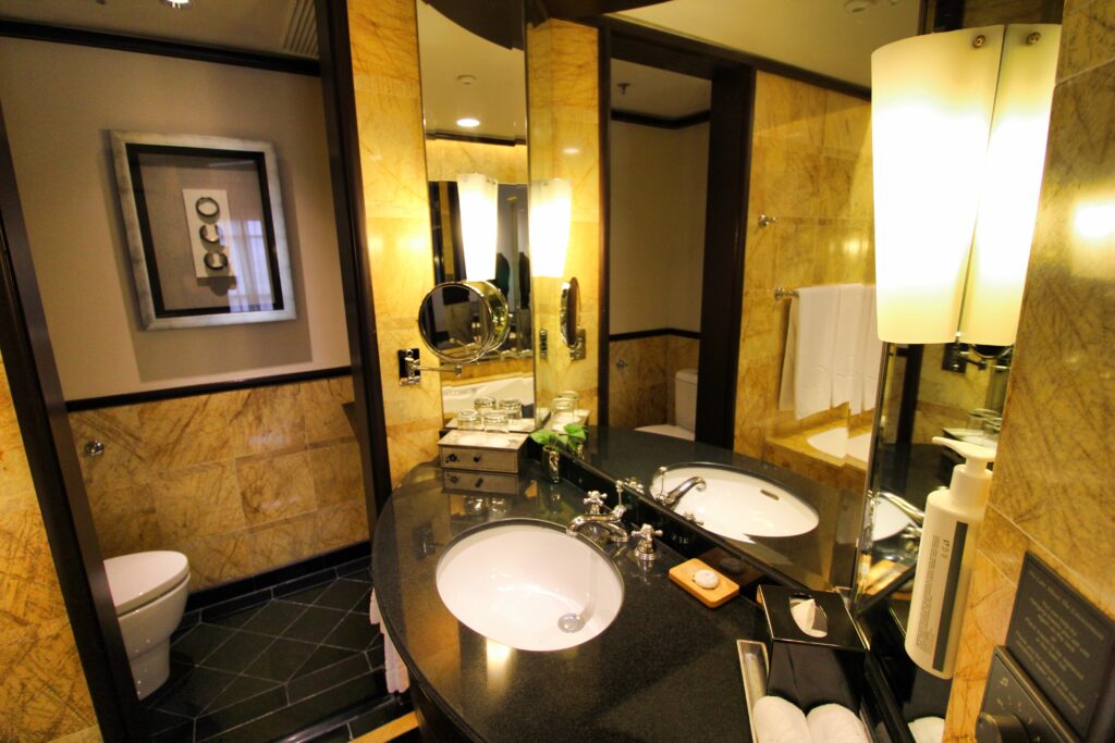 Mandarin Oriental, Kuala Lumpur - Bathroom