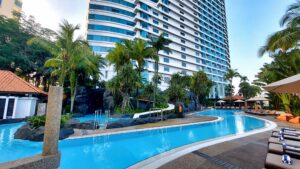 Hilton KL - Pool