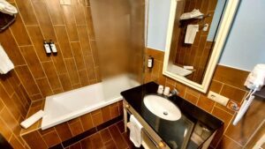 Hotel Gold River - Bathroom